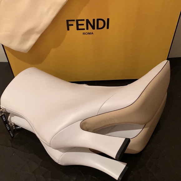 FENDI FFREEDOM CALF LEATHER 105 BOOTIES IN WHITE WITH CONTOURED HEEL SIZE 8 1/2 - Picture 11 of 15